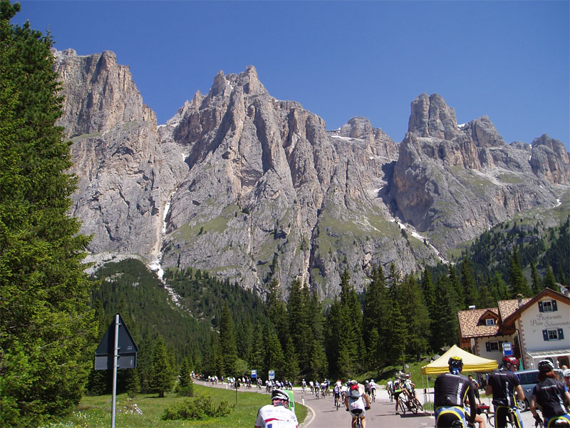 gal/2010/07 - Sella Ronda Bike Day 2010/05 - SellaRonda_Bike_Day/04 - L_affascinante e duro Passo Sella/1P6270177-01.jpg